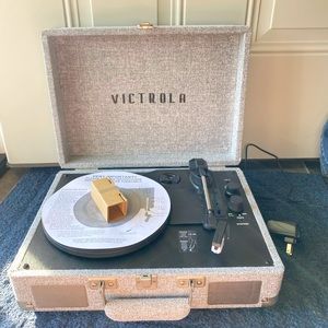 Victrola Journey signature vinyl record player